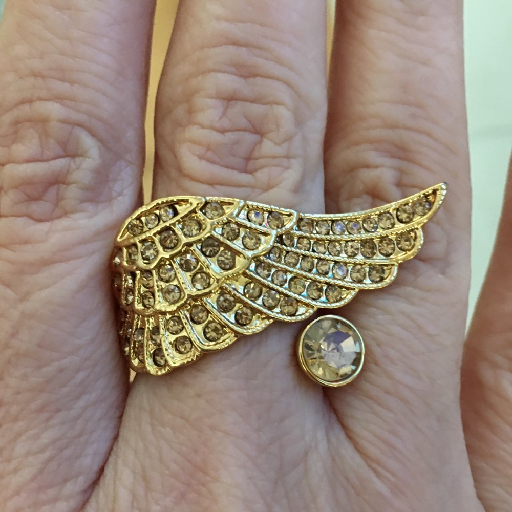 Angel wing diamanté gold ring - Picture 2 of 8